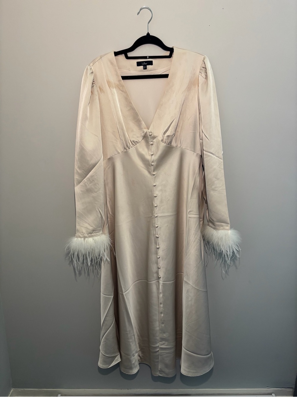 Lulu’s Champagne Satin Feather Cuff Button-Front Maxi Dress XL